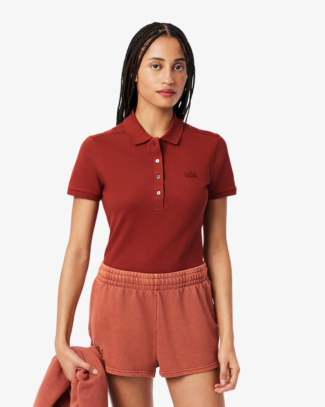 Polo feminina Lacoste em piqué de algodão com stretch