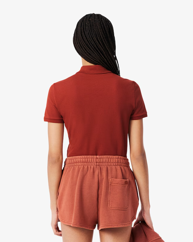 Polo feminina Lacoste em piqué de algodão com stretch