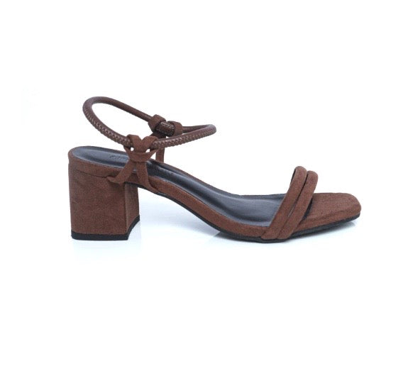 Sandália Suede Block – Salto Bloco com Tiras em Camurça Marrom