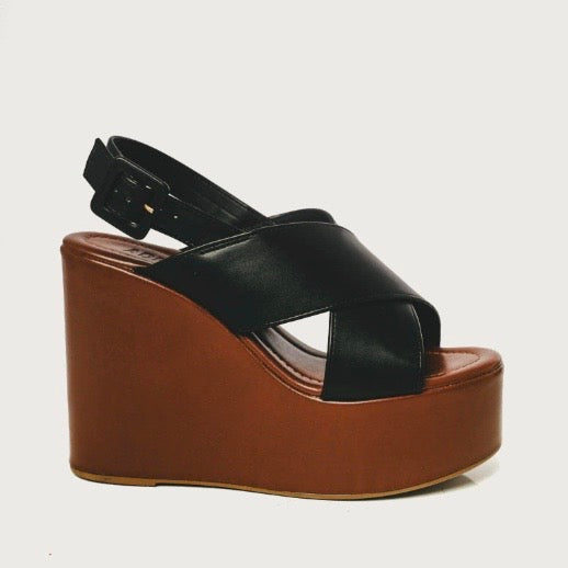 Sandália Wedge Criss – Plataforma Alta com Tiras Cruzadas