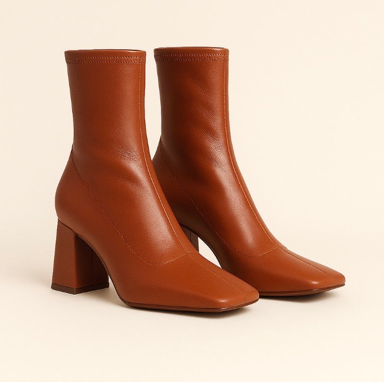 Bota Meia Block – Cano Médio Ajustado com Salto Grosso
