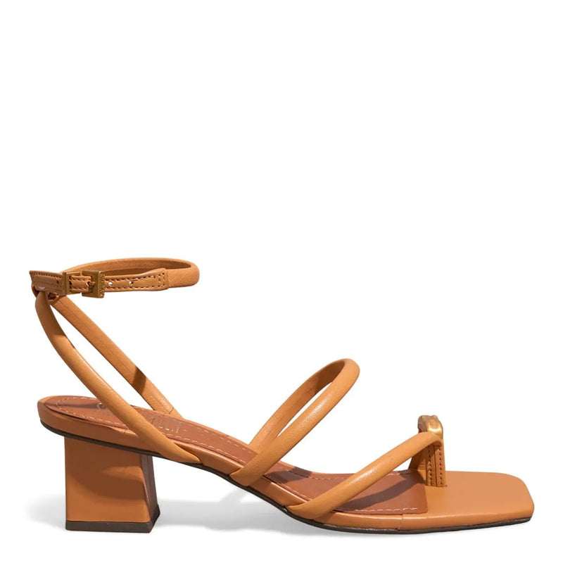 Sandália Elegance Metal – Salto Bloco e Tiras Finas com Detalhe Dourado